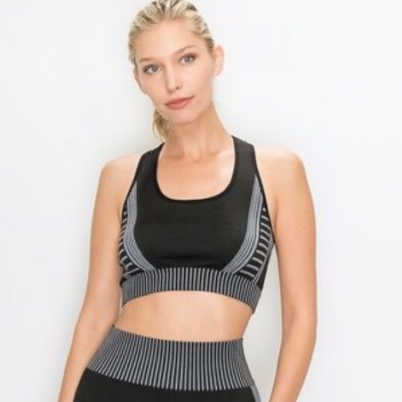 🆕 ↙️ Workout 2 Piece Set - Picture 2 of 3